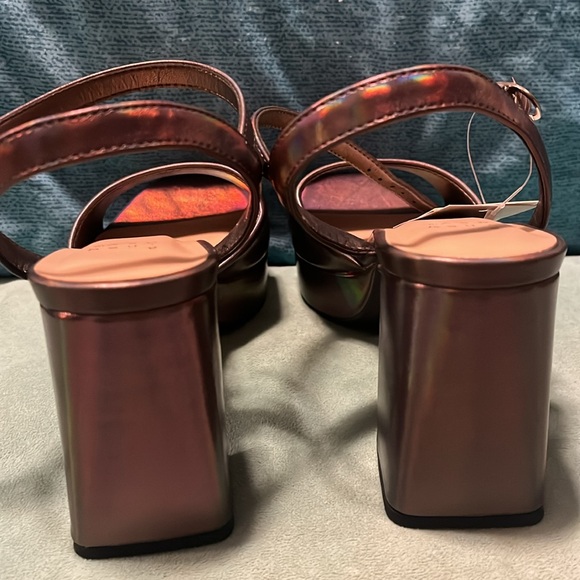 New Metallic Heels - Picture 2 of 3